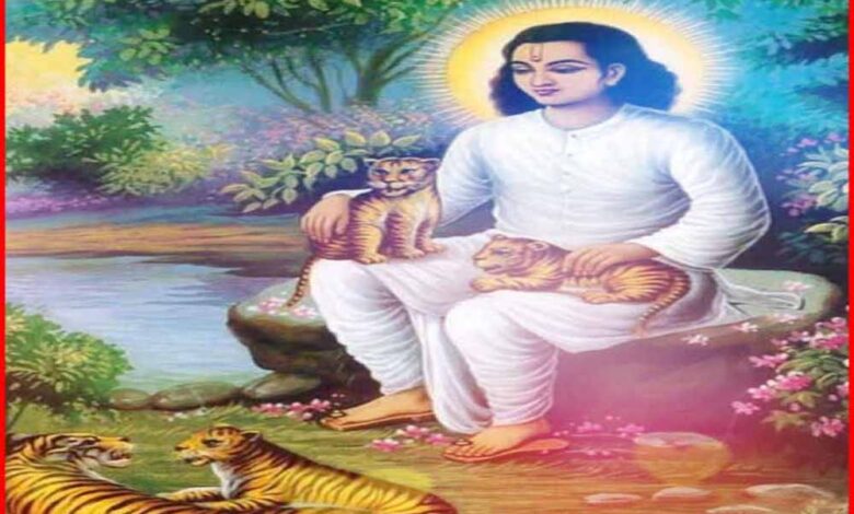 महाराष्ट्र-में-धूमधाम-से-मनाई-गई-भगवान-चक्रधर-स्वामी-जयंती,-राज्यपाल-व-cm-ने-अर्पित-किए-पुष्प