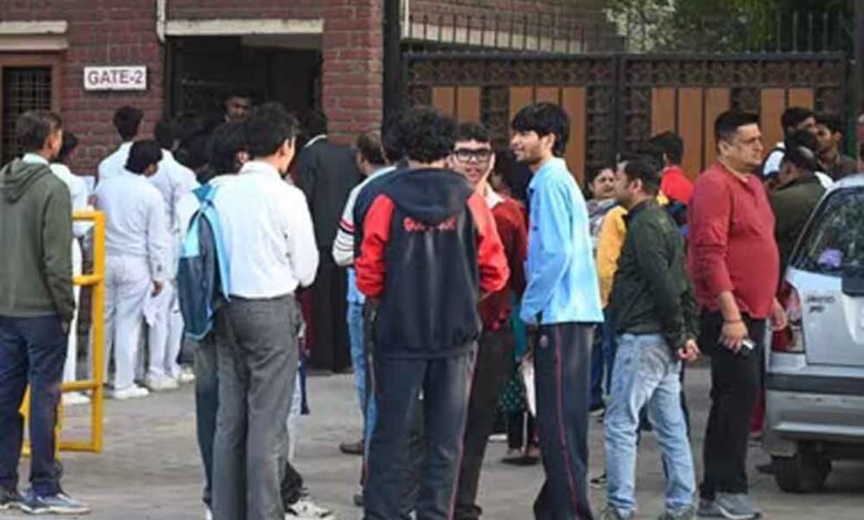 ये-कैसा-संतुलन-मीलॉर्ड?-cbse-फिजिक्स-पेपर-पर-बवाल,-बोर्ड-के-खिलाफ-दायर-हुई-pil