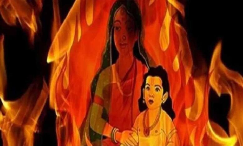 होलिका-को-मिला-था-ब्रह्मा-जी-से-वरदान,-फिर-भी-वो-क्यों-जल-गई-और-कैसे-बचे-प्रहलाद?