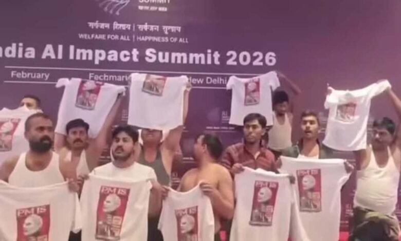 ai-समिट-में-यूथ-कांग्रेस-के-शर्टलेस-प्रोटेस्ट-ने-भारत-की-डिप्लोमैटिक-इमेज-को-किया-नुकसान:-दिल्ली-कोर्ट