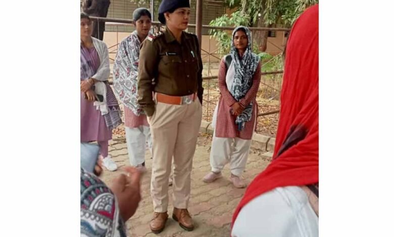 इंदिरा-कॉलेज-में-चला-‘अभिमन्यु/सृजन/सम्मान’-अभियान,-बालिकाओं-को-किया-जागरूक