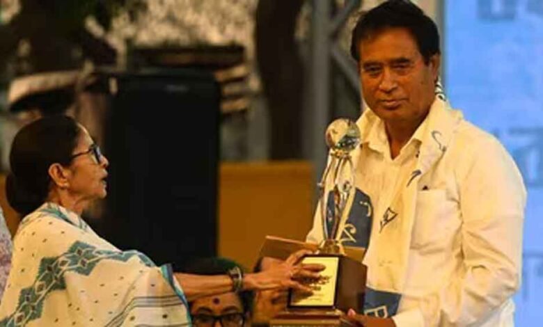 चुनावी-चाल-या-राजनीतिक-संदेश?-bjp-सांसद-को-ममता-बनर्जी-ने-दिया-बंगाल-का-सर्वोच्च-सम्मान