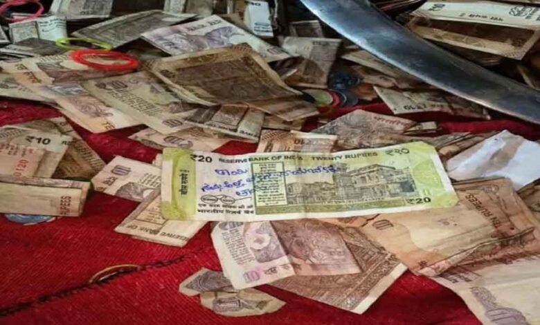 100-रुपये-के-नोट-पर-लिखी-मन्नत-ने-मचाया-बवाल,-भक्त-ने-मांगी-सास-की-मौत-की-दुआ