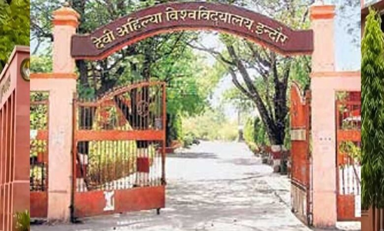 हॉस्टल-से-बाहर-की-गई-छात्रा,-सहेलियों-पर-बॉयफ्रेंड-बनाने-का-दबाव-डालती-थी