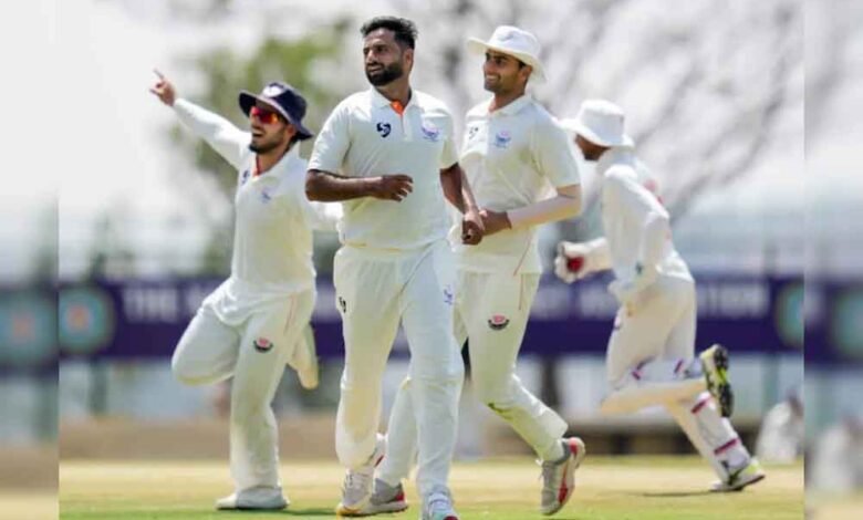 जम्मू-कश्मीर-का-दबदबा-जारी,-कर्नाटक-पर-बढ़ाई-400+-रनों-की-मजबूत-बढ़त