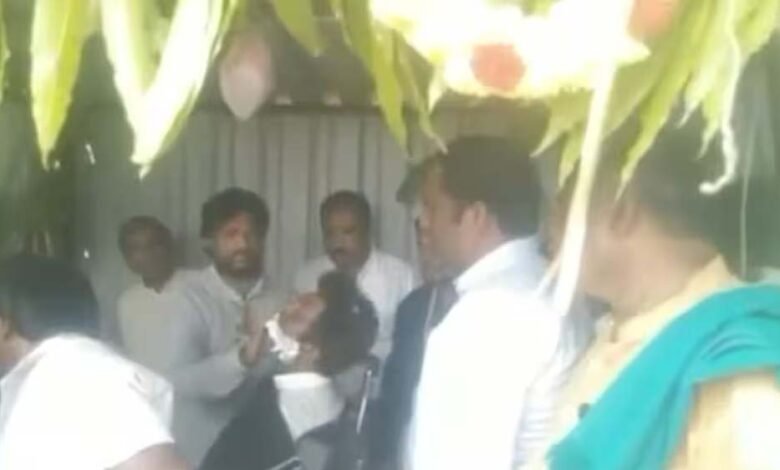 इस-गांव-में-दलितों-के-बाल-काटने-की-परंपरा-खत्म,-सरकार-ने-दिलाया-समान-अधिकार