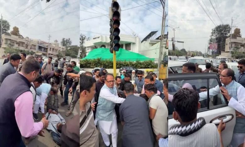 कृषि-मंत्री-शिवराज-ने-सड़क-पर-तड़पते-युवक-को-देखा,-काफिला-रुकवाकर-खुद-अस्पताल-पहुंचाया