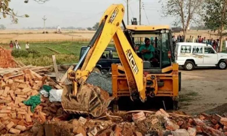 जिला-प्रशासन-की-बड़ी-कार्रवाई,-एमवाय-अस्पताल-के-पीछे-20-हजार-वर्गफीट-सरकारी-जमीन-से-अतिक्रमण-हटाया