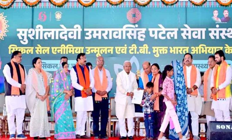 दीन-दुखियों-की-सेवा-का-संकल्प-प्रेरणादायी-और-अनुकरणीय-:-राज्यपाल-पटेल