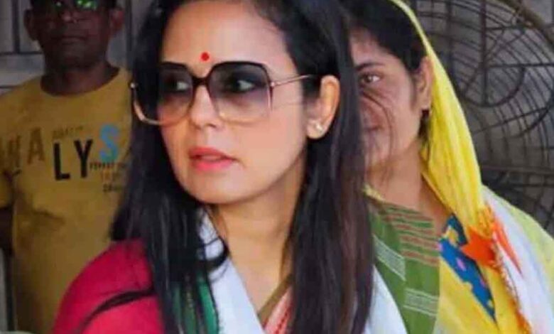 पूर्व-प्रेमी-से-विवाद:-कुत्ते-‘हेनरी’-को-लेकर-हाईकोर्ट-पहुंचीं-महुआ-मोइत्रा