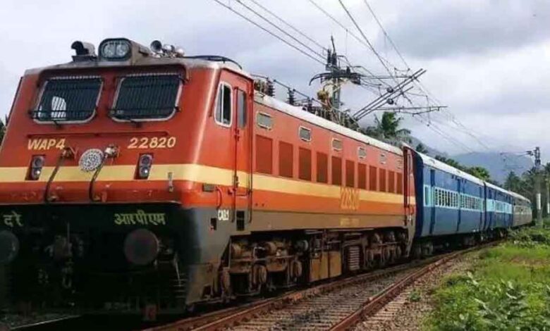 होली-पर-घर-जाने-वालों-के-लिए-खुशखबरी:-रेलवे-की-30-स्पेशल-ट्रेनें,-मुंबई-से-बिहार-पूर्वांचल-तक-सफर-आसान