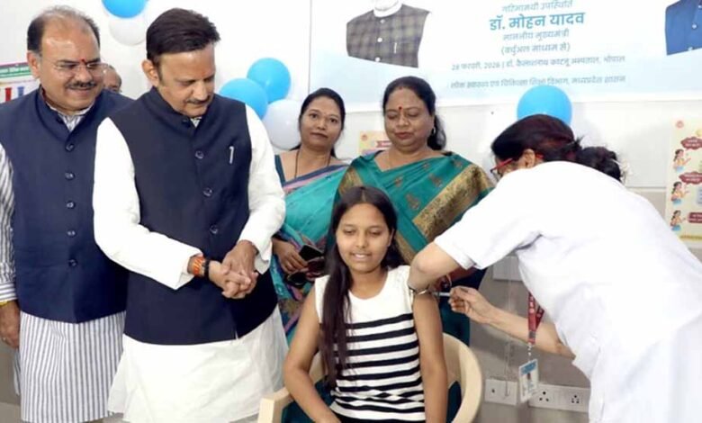 सर्वाइकल-कैंसर-मुक्त-मध्यप्रदेश-बनाने-के-लिए-बेटियों-को-वैक्सीन-अवश्य-लगवायें:-उप-मुख्यमंत्री-शुक्ल