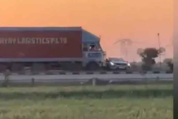 ग्वालियर-में-भीषण-सड़क-हादसा:-ट्रक-ने-कार-को-मारी-टक्कर,-1-किमी-तक-घसीटा