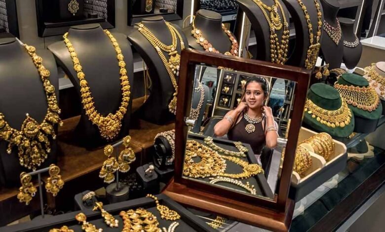 मिडिल-ईस्ट-तनाव-के-बीच-सोना-हुआ-10,500-रुपए-प्रति-दस-ग्राम-महंगा,-चांदी-ने-भी-तोड़े-रिकॉर्ड
