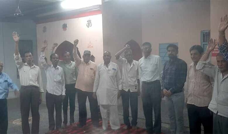 माँ-मोटी-माता-परिसर-में-ताप्ती–नर्मदा-रेल-लाइन-को-लेकर-बैठक-संपन्न-हुई