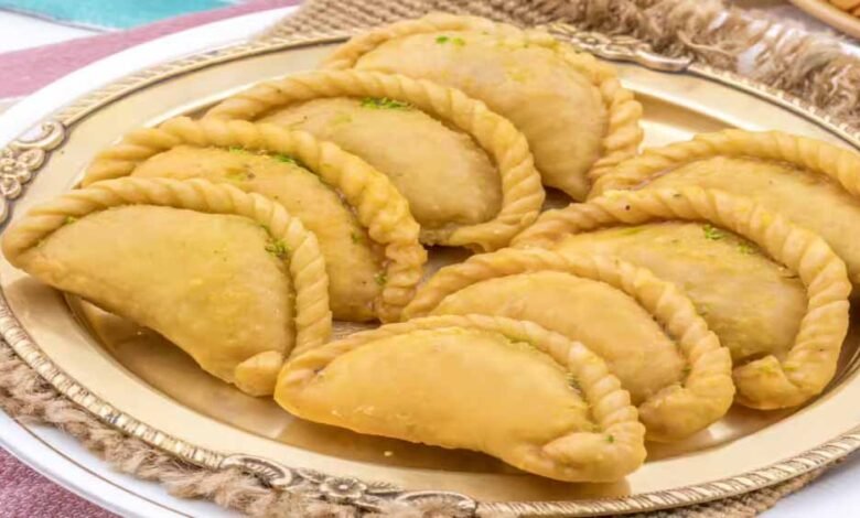 होली-स्पेशल:-डायबिटीज-मरीजों-के-लिए-हेल्दी-गुजिया,-स्वाद-में-जबरदस्त-और-शुगर-फ्री