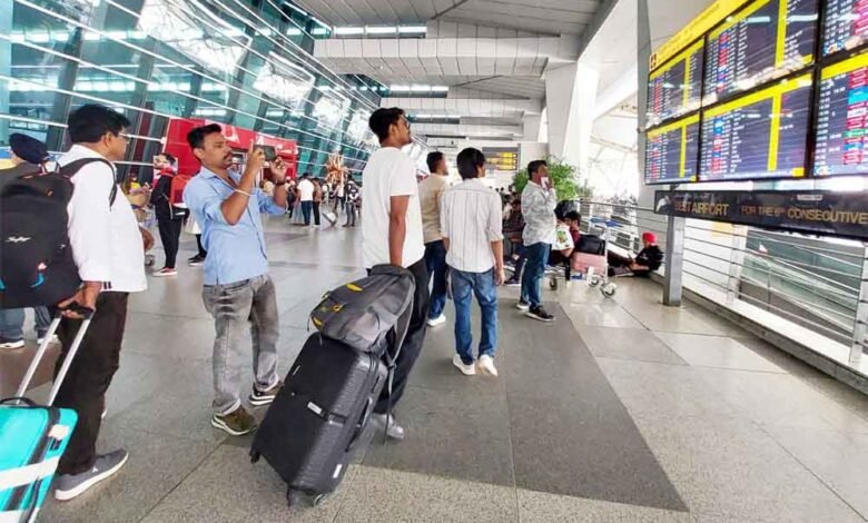 ईरान-संकट-का-असर-जारी:-आज-भी-सैकड़ों-फ्लाइट-रद्द,-टिकट-रिफंड-में-मिली-बड़ी-राहत