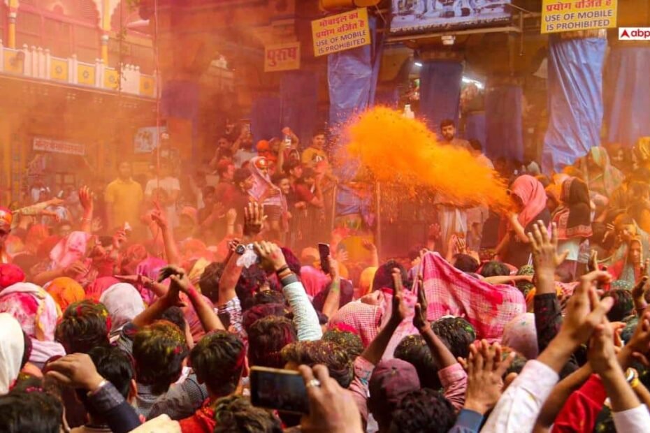 holi-2026:-मथुरा-में-होली-की-धूम,-ब्रज-मंडल-में-पहुंचे-44-लाख-से-अधिक-श्रद्धालु,-हुड़दंगियों-पर-पैनी-नजर