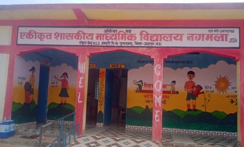 प्राथमिक-वा-माध्यमिक-विद्यालय-के-शिक्षकों-को-नही-है-बात-करने-की-तजुर्बा-मुंह-से-निकालते-आग