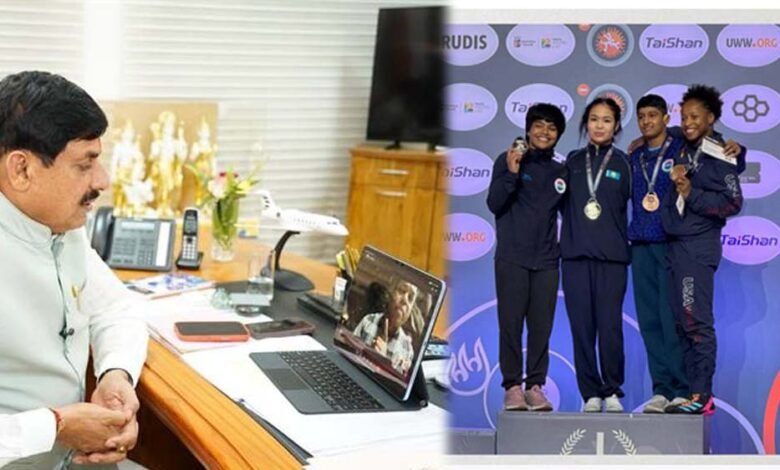 अल्बानिया-में-चमकी-उज्जैन-की-प्रियांशी,-वर्ल्ड-रैंकिंग-रेसलिंग-टूर्नामेंट-में-जीता-रजत-पदक