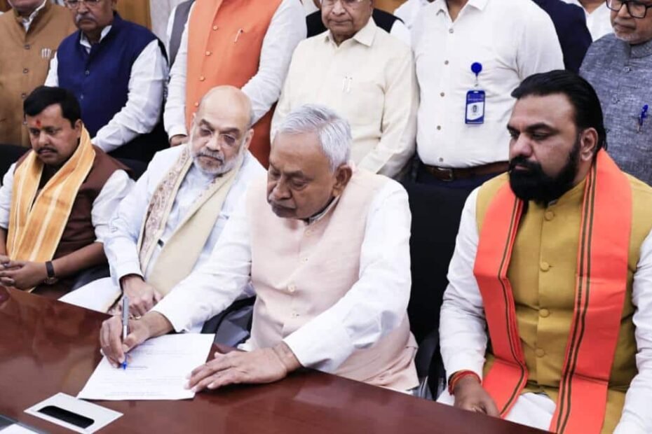 नीतीश-कुमार-out,-दारू-on!-शराबबंदी-कानून-की-समीक्षा-की-मांग-के-बीच-हैरान-करने-वाली-प्रतिक्रिया