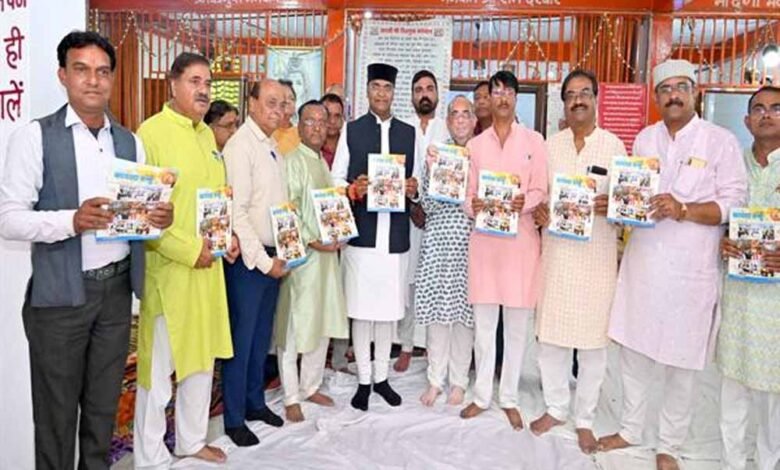 भाईदूज/यम-द्वितीया-के-अवसर-पर-भगवान-चित्रगुप्त-मंदिर-में-विशेष-पूजन-मंत्री-सारंग-ने-मंदिर-में-किया-पूजन-अर्चन