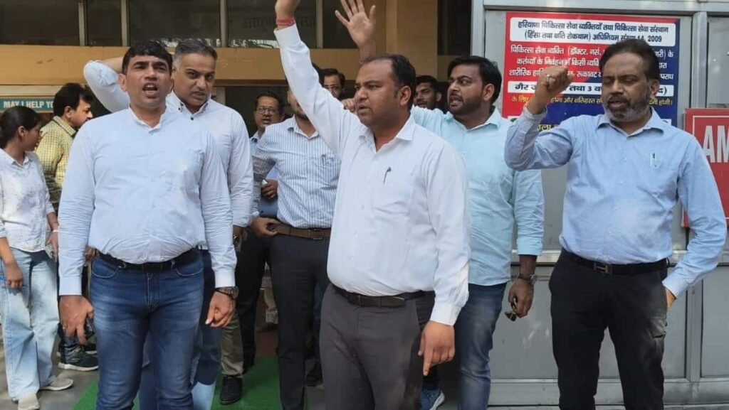 करनाल:-पुलिस-डॉक्टर-विवाद-में-स्वास्थ्य-सेवाएं-ठप,-sho-पर-fir-की-मांग-को-लेकर-हड़ताल-पर-डॉक्टर्स
