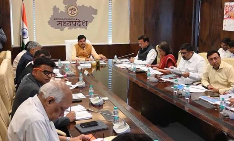 जल-गंगा-संवर्धन-अभियान-विकास-का-आधार-और-भावी-पीढ़ियों-के-भविष्य-को-सुरक्षित-रखने-का-प्रयास-:-मुख्यमंत्री-डॉ.-यादव-अभियान-में-ग्राम-स्तर-तक-जनभागीदारी-को-प्रोत्साहित-करना-आवश्यक-जल-संरचनाओं-के-जलग्रहण-क्षेत्र-पर-अतिक्रमण-के‍विरूद्ध-की-जाए-कार्यवाही