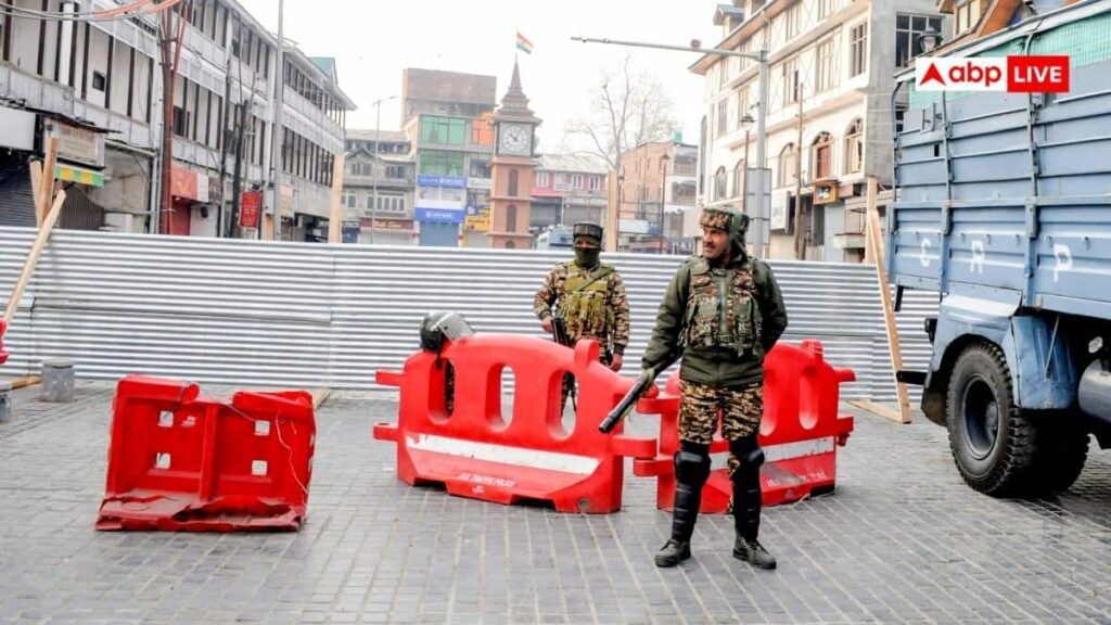 kashmir-news:-अयातुल्ला-खामेनेई-की-मौत-के-बाद-कश्मीर-घाटी-में-तनाव,-जुमे-की-नमाज-से-पहले-लाल-चौक-सील