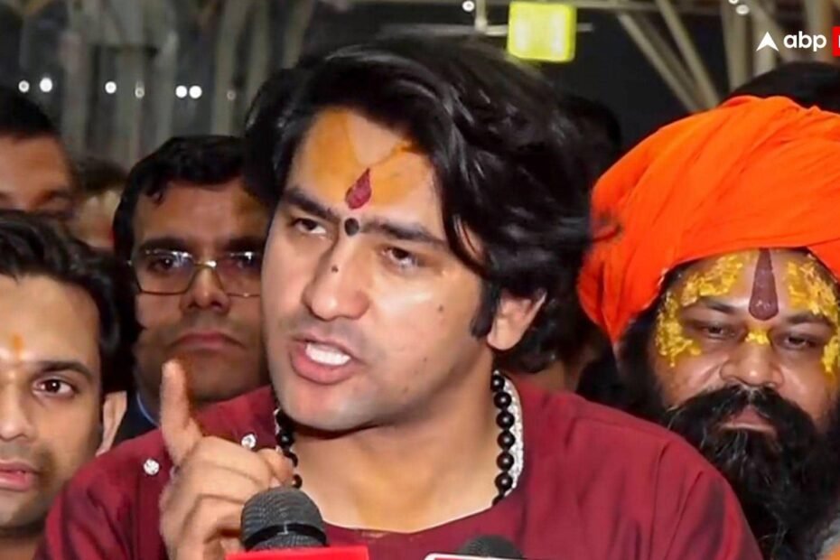 varanasi-news:-वाराणसी-पहुंचे-धीरेंद्र-शास्त्री-का-शंकराचार्य-पर-आया-बयान,-सनातन-और-गौ-रक्षा-पर-भी-दिया-संदेश