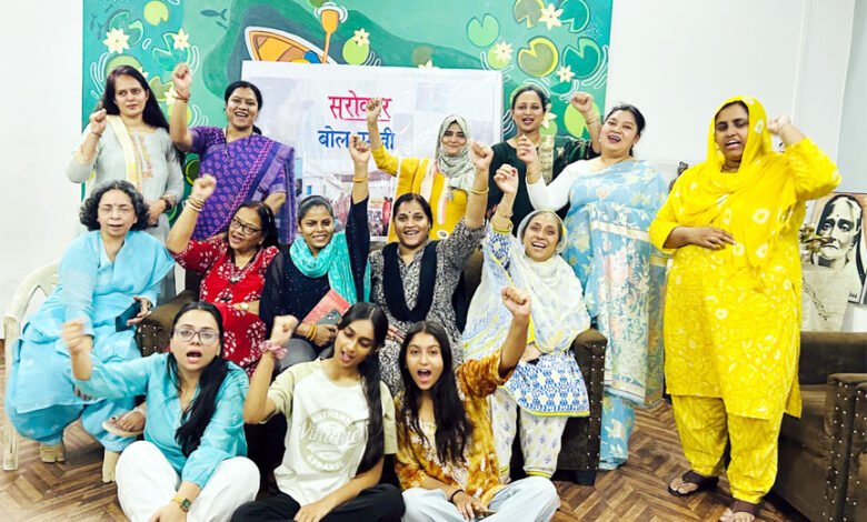 ‘आओ-बहना’-में-स्त्री-होने-का-उत्सव:-गीत,-नृत्य-और-जज़्बातों-के-बीच-टूटी-रूढ़ियां