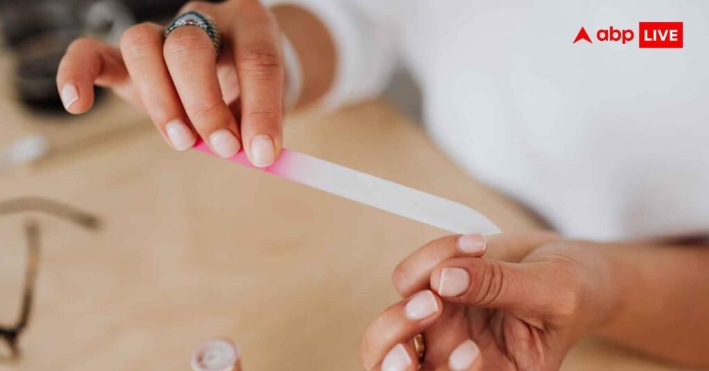 नाखून-बता-सकते-हैं-सेहत-का-राज,-आयरन-की-कमी-से-लेकर-फेफड़ों-की-बीमारी-तक-देते-हैं-ये-संकेत