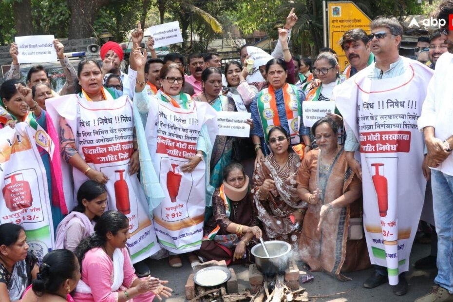 mumbai-news:-गैस-सिलेंडर-की-बढ़ती-कीमत-पर-शरद-पवार-की-ncp-का-चूल्हा-जलाओ-आंदोलन,-नेताओं-ने-सड़क-पर-बनाया-खाना