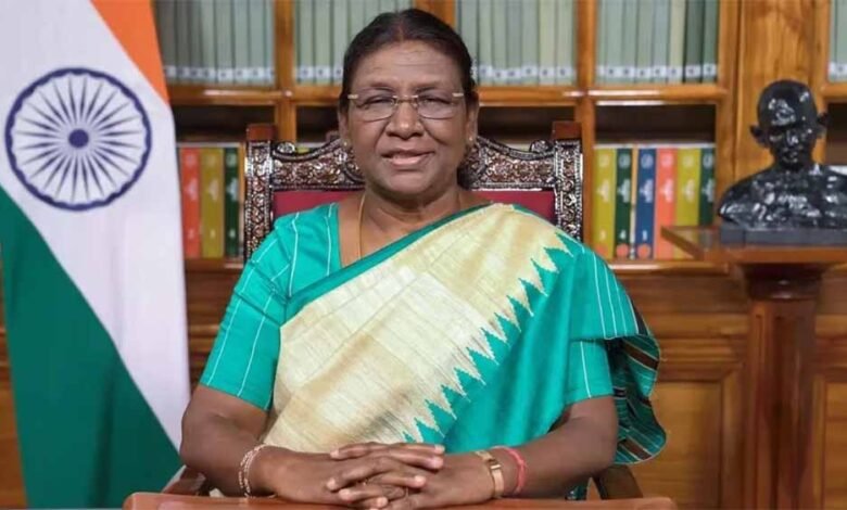 दार्जिलिंग-में-राष्ट्रपति-द्रौपदी-मुर्मु-के-साथ-हुई-अनुचित-व्यवहार-की-घटना,-झारखंड-के-नेताओं-ने-जताया-कड़ा-विरोध