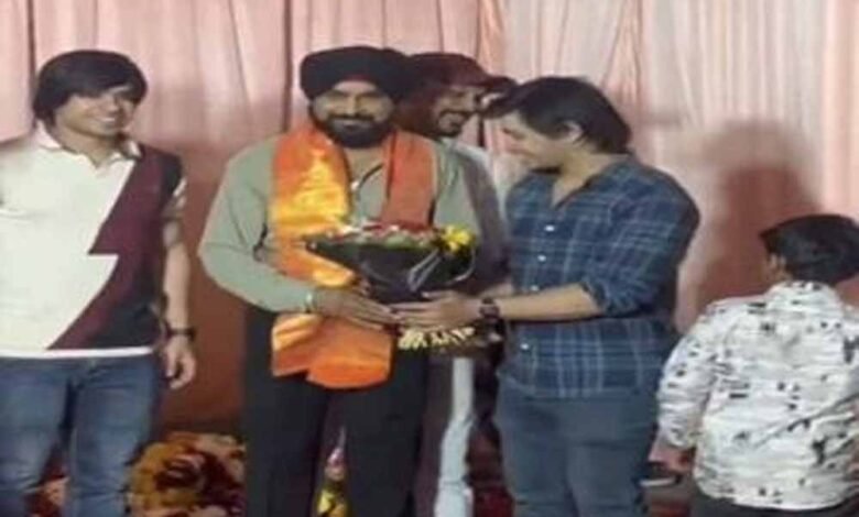 इंदौर:-जन्मदिन-पर-अपराधियों-से-गुलदस्ता-लेना-पड़ा-भारी,-हेड-कॉन्स्टेबल-जीतू-सरदार-सस्पेंड