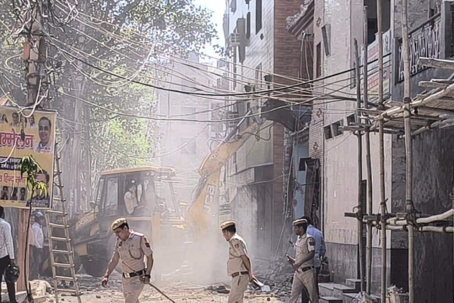 उत्तम-नगर-हत्याकांड:-होली-विवाद-में-मर्डर-के-मुख्य-आरोपी-के-घर-चला-बुलडोजर,-7-गिरफ्तार