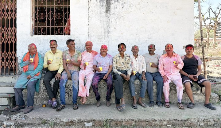 श्री-कृष्ण-गोवर्धन-मंदिर-में-पाल-बघेल-यादव-समाज-का-होली-मिलन,-फाग-गीतों-और-भजनों-पर-झूमे-हजारों-लोग