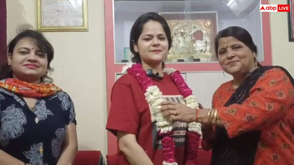 उरई-की-बेटी-ने-रचा-इतिहास,-रक्षा-मंत्रालय-में-पाई-देश-की-इकलौती-पोस्ट