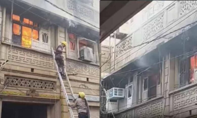 घर-में-आग-से-फटे-सिलेंडर-व-एसी-कंप्रेसर,-बाथरूम-में-बचने-घुसी-महिला-की-दम-घुटने-से-मौत