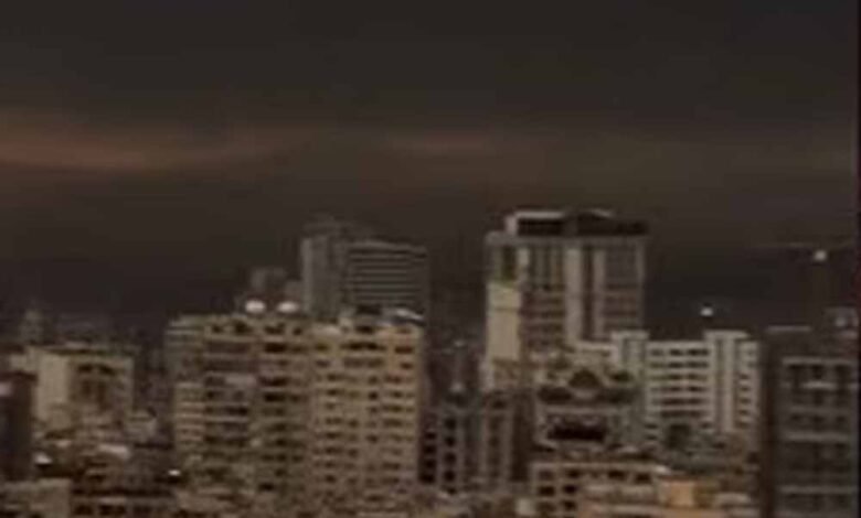 ईरान-की-हवा-जहरीली-और-आसमान-काला,-तेल-डिपो-पर-इजरायली-हमलों-के-बाद-घरों-में-कैद-लोग