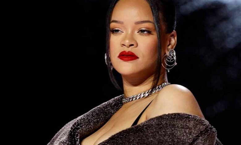 अमेरिकी-पॉप-स्टार-रिहाना-के-घर-पर-10-राउंड-फायरिंग,-बाल-बाल-बचीं,-आरोपी-के-खिलाफ-कार्रवाई-शुरू