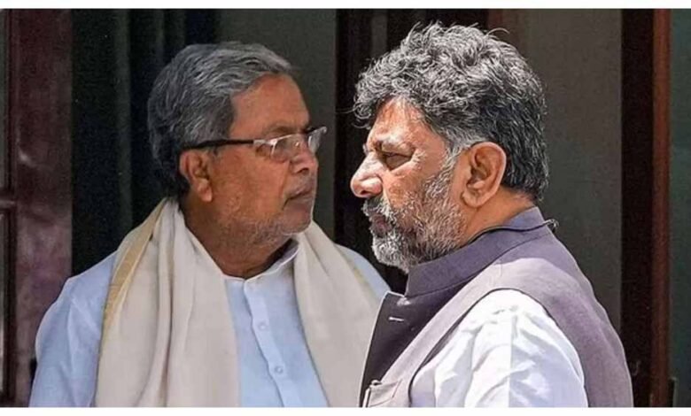कर्नाटक-में-सियासी-सरगर्मी-तेज:-cm-पद-की-अटकलों-के-बीच-दिल्ली-पहुंचे-डी-के-शिवकुमार,-साथ-में-मलिकार्जुन-खरगे
