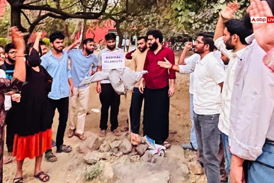 dehi-news:-उत्तम-नगर-हत्याकांड-पर-jnu-में-abvp-का-प्रदर्शन,-परिसर-में-पुतला-फूंककर-उठाई-कार्रवाई-की-मांग