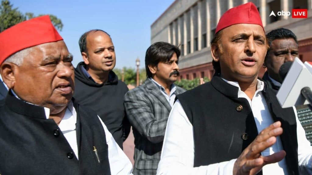 देश-के-कई-हिस्सों-में-lpg-की-कमी-पर-सपा-की-पहली-प्रतिक्रिया,-अखिलेश-के-सांसद-बोले-तीन-लोगों-की-कमेटी…