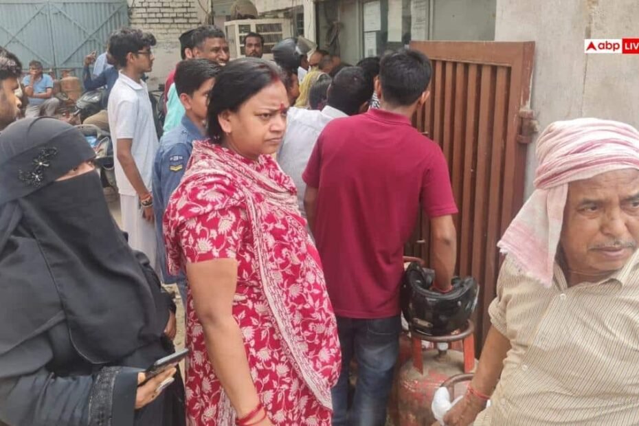 lucknow-lpg-crisis:-लखनऊ-में-भी-एलपीजी-गैस-की-किल्लत,-सिलेंडर-लेने-के-लिए-लगीं-लोगों-की-कतारें