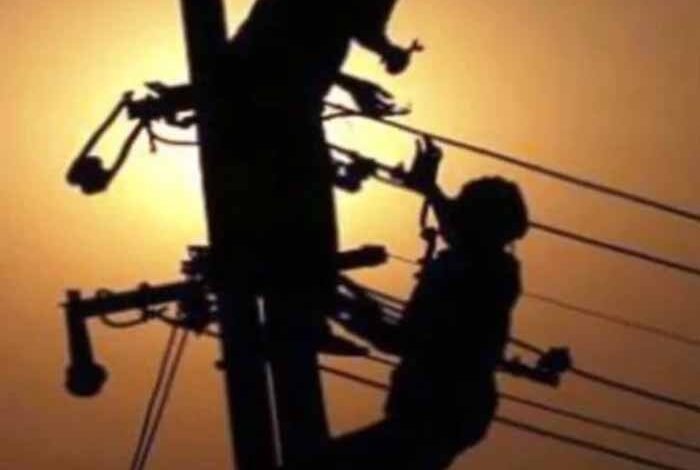 बिजली-कार्मिकों-के-लिए-स्वास्थ्य-बीमा-का-अनोखा-कवच