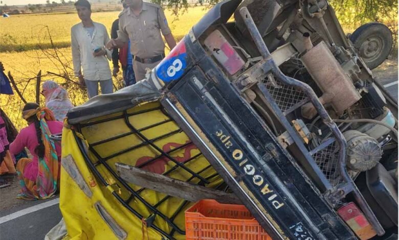 गुना-के-डायल-112हीरोज:-तत्परता-से-मिली-मदद,-ऑटो-पलटने-से-घायल-महिलाओं-को-पहुँचाया-अस्पताल