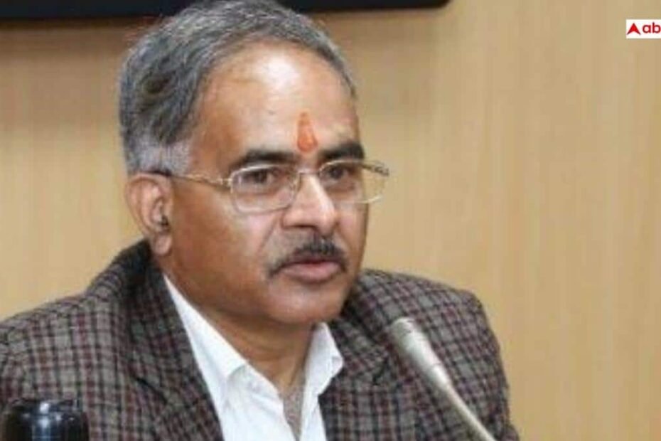 जिस-किताब-की-वजह-से-विवाद-में-फंसा-ncert,-उसके-डायरेक्टर-कितने-पढ़े-लिखे?-जानें-उनकी-सैलरी