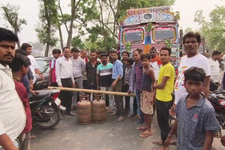 bihar-lpg-crisis:-सुपौल-में-भी-गैस-को-लेकर-भारी-परेशानी,-10-दिन-पर-भी-नहीं-मिल-रहा-सिलेंडर,-nh-जाम