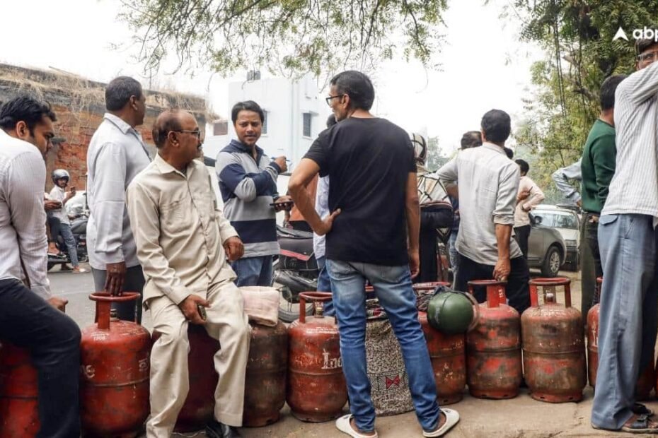 rajasthan-में-lpg-crisis!-वितरक-बोले-1-करोड़-65-लाख-उपभोक्ताओं-के-सामने-संकट,-2-3-दिन-का-स्टॉक-बचा
